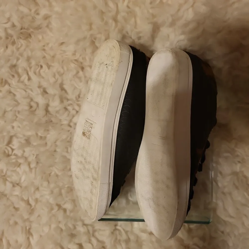 Size 11 Mata tennis shoes